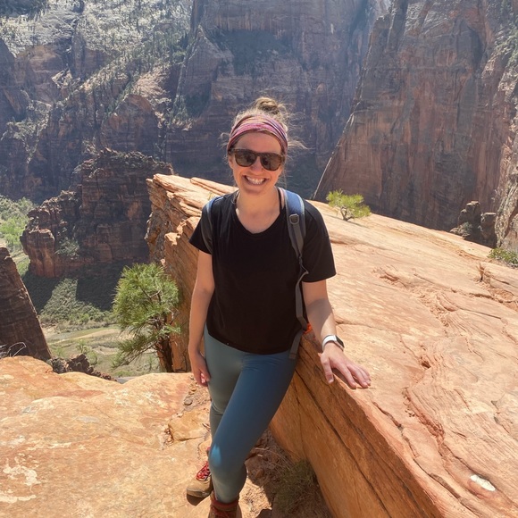 Meet your Posher, Taylor - Picture 3 of 3